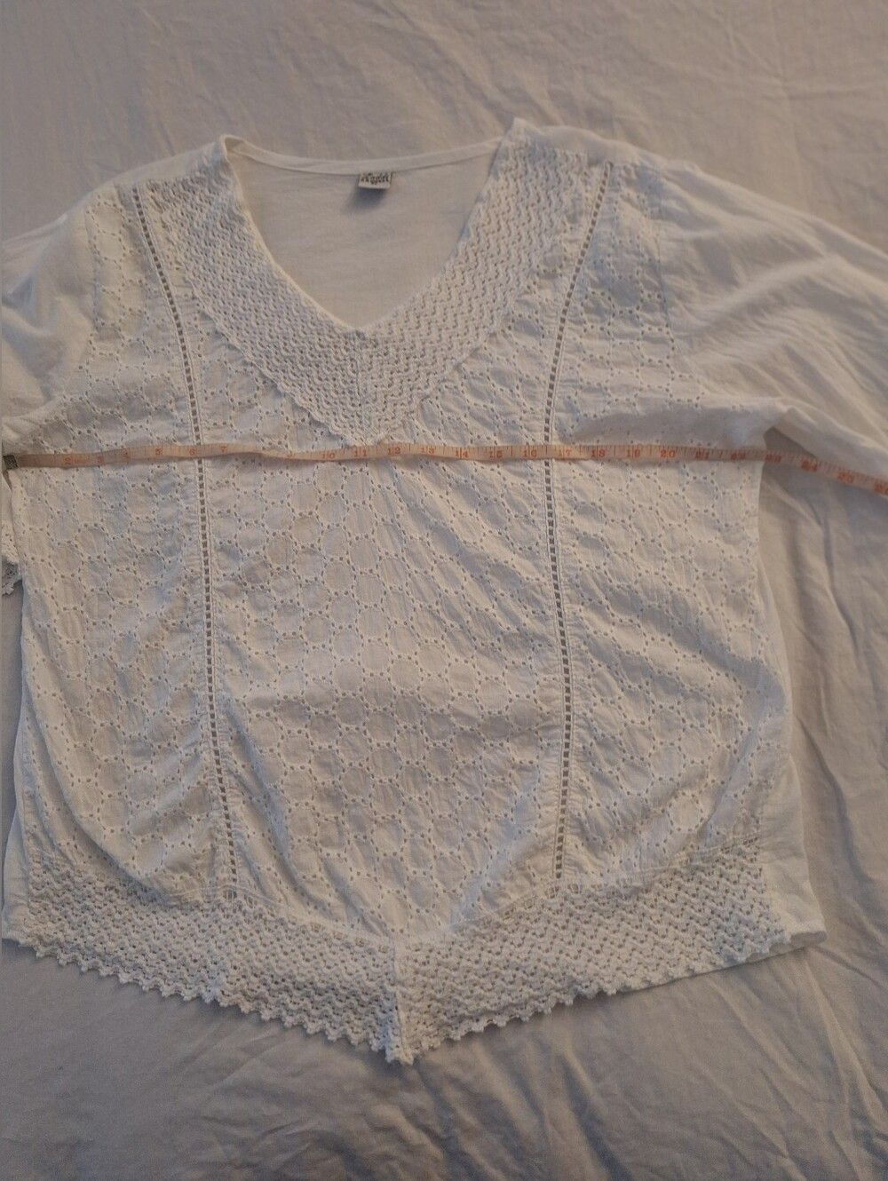 XL White Eyelette Tunic Top V-shaped Front 3/4 InSleeves - Picture 7 of 10